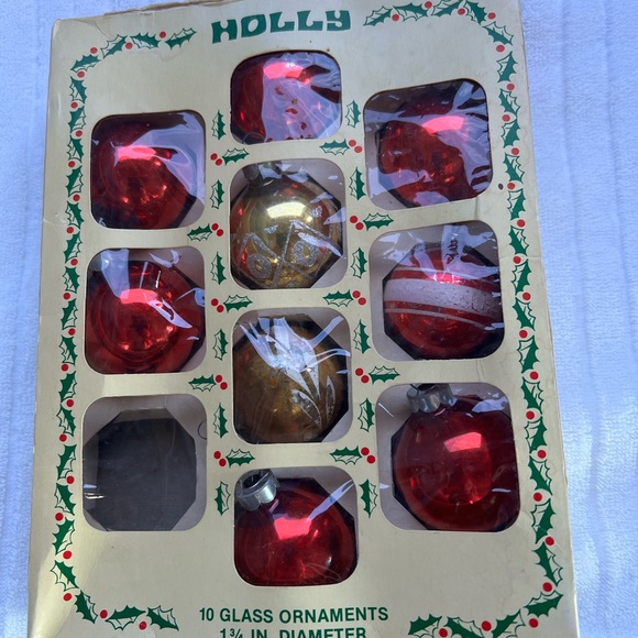 Vintage holly ornaments set of nine - Picture 1 of 2